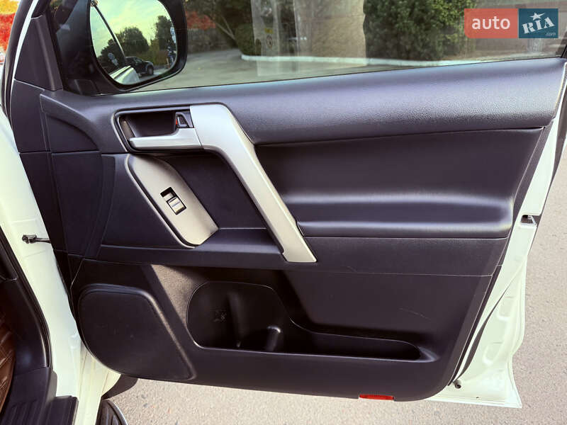 Позашляховик / Кросовер Toyota Land Cruiser Prado 2019 в Полтаві фото 24 Позашляховик / Кросовер Toyota Land Cruiser Prado 2019 в Полтаві