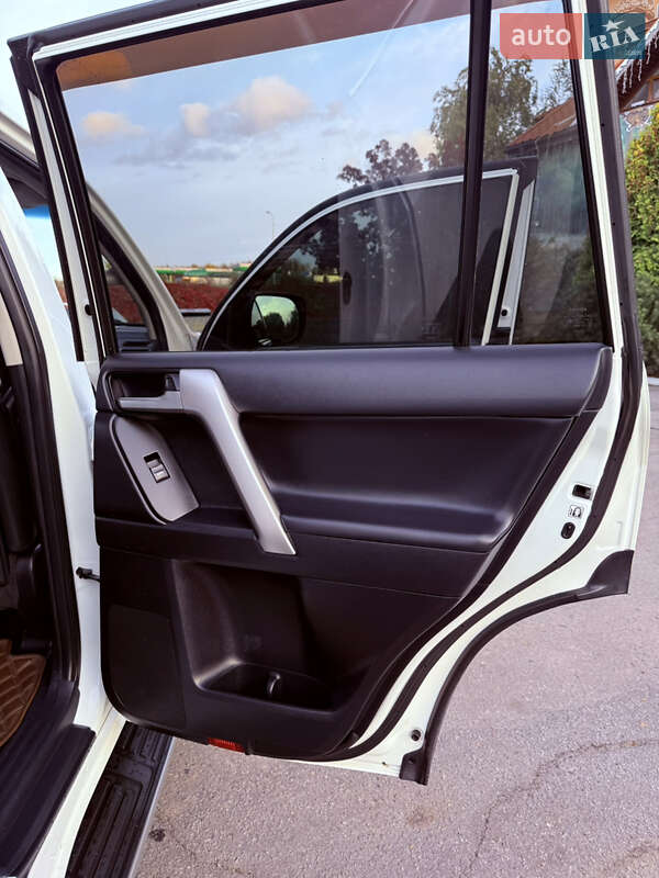 Позашляховик / Кросовер Toyota Land Cruiser Prado 2019 в Полтаві фото 31 Позашляховик / Кросовер Toyota Land Cruiser Prado 2019 в Полтаві