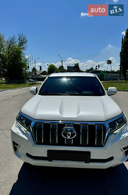 Внедорожник / Кроссовер Toyota Land Cruiser Prado 2019 в 