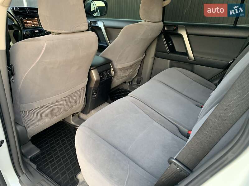 Внедорожник / Кроссовер Toyota Land Cruiser Prado 2012 в Днепре