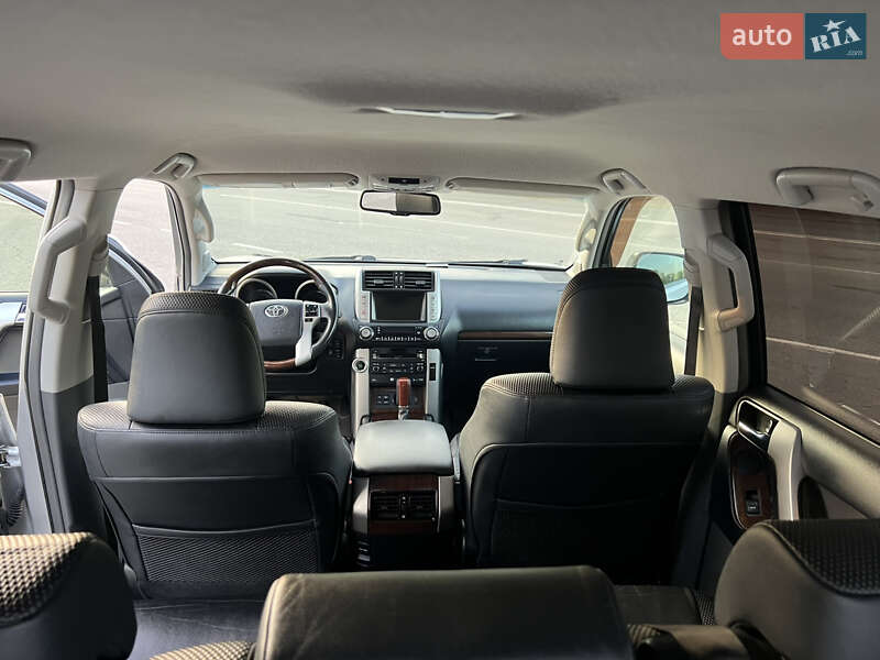 Позашляховик / Кросовер Toyota Land Cruiser Prado 2011 в Ужгороді