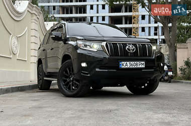 Внедорожник / Кроссовер Toyota Land Cruiser Prado 2022 в 