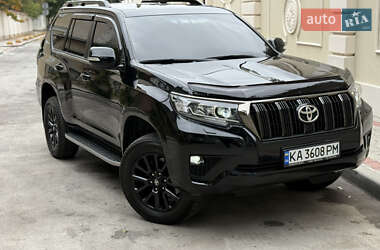 Внедорожник / Кроссовер Toyota Land Cruiser Prado 2022 в 
