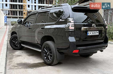 Внедорожник / Кроссовер Toyota Land Cruiser Prado 2022 в 