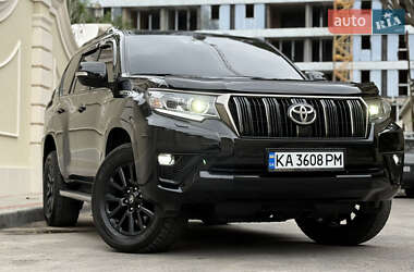 Внедорожник / Кроссовер Toyota Land Cruiser Prado 2022 в 