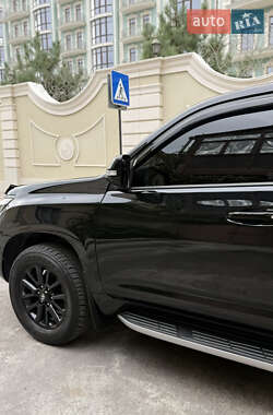 Внедорожник / Кроссовер Toyota Land Cruiser Prado 2022 в 