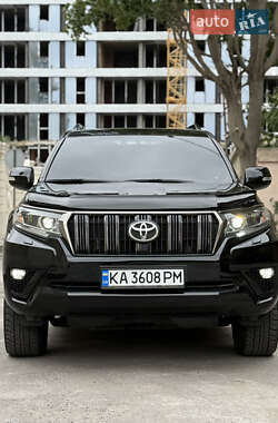 Внедорожник / Кроссовер Toyota Land Cruiser Prado 2022 в 