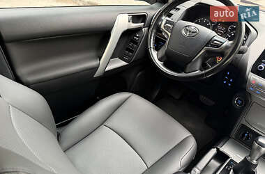 Внедорожник / Кроссовер Toyota Land Cruiser Prado 2022 в 