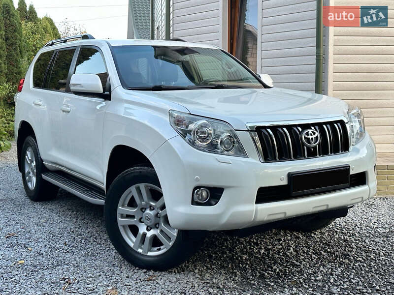 Внедорожник / Кроссовер Toyota Land Cruiser Prado 2013 в Кельменцах