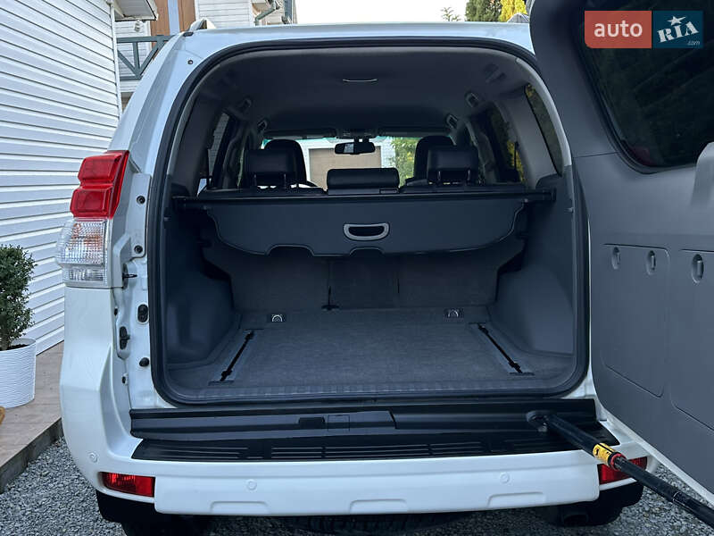 Внедорожник / Кроссовер Toyota Land Cruiser Prado 2013 в Кельменцах
