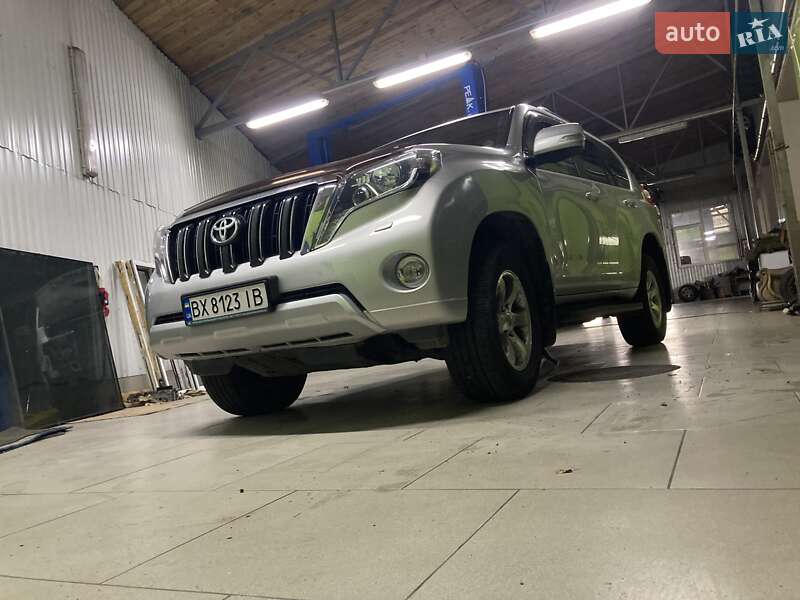Позашляховик / Кросовер Toyota Land Cruiser Prado 2016 в Хмельницькому фото 11 Позашляховик / Кросовер Toyota Land Cruiser Prado 2016 в Хмельницькому