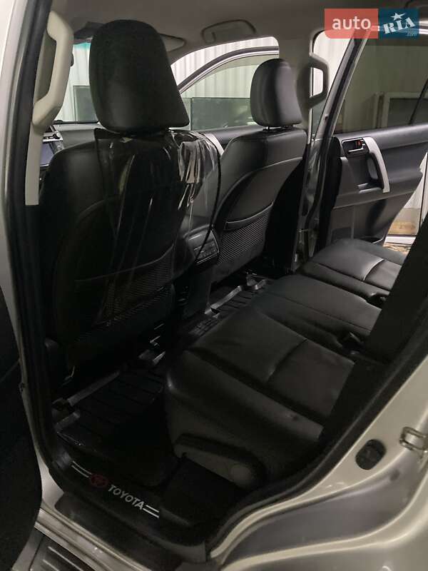 Позашляховик / Кросовер Toyota Land Cruiser Prado 2016 в Хмельницькому фото 23 Позашляховик / Кросовер Toyota Land Cruiser Prado 2016 в Хмельницькому