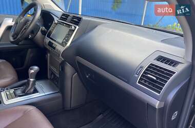 Внедорожник / Кроссовер Toyota Land Cruiser Prado 2019 в 