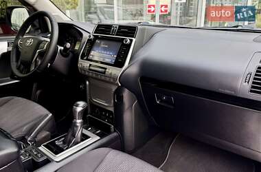 Внедорожник / Кроссовер Toyota Land Cruiser Prado 2019 в 