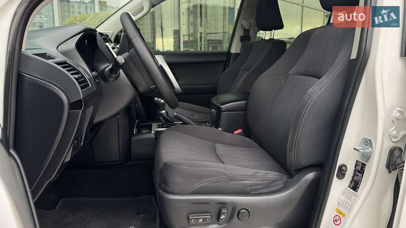 Позашляховик / Кросовер Toyota Land Cruiser Prado 2019 в Чернігові