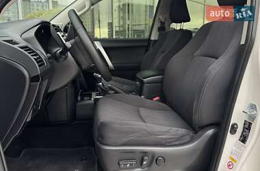 Внедорожник / Кроссовер Toyota Land Cruiser Prado 2019 в 