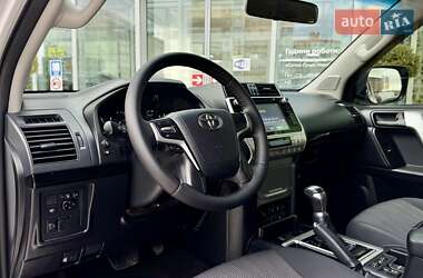 Внедорожник / Кроссовер Toyota Land Cruiser Prado 2019 в 