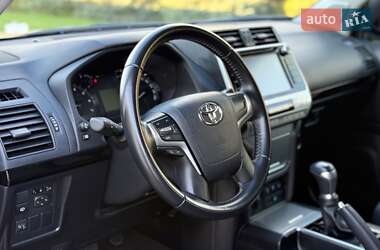 Внедорожник / Кроссовер Toyota Land Cruiser Prado 2019 в 