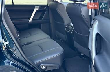 Внедорожник / Кроссовер Toyota Land Cruiser Prado 2019 в 