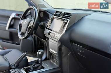 Внедорожник / Кроссовер Toyota Land Cruiser Prado 2019 в 