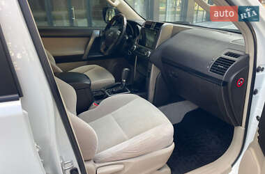 Внедорожник / Кроссовер Toyota Land Cruiser Prado 2011 в 