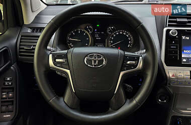 Внедорожник / Кроссовер Toyota Land Cruiser Prado 2019 в 