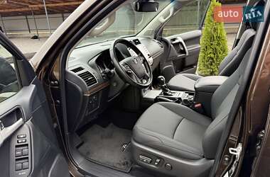 Позашляховик / Кросовер Toyota Land Cruiser Prado 2022 в 