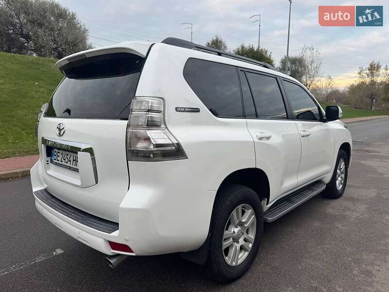 Позашляховик / Кросовер Toyota Land Cruiser Prado 2010 в Києві