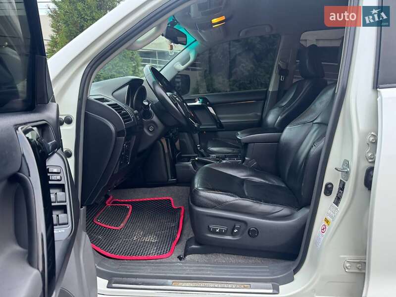 Позашляховик / Кросовер Toyota Land Cruiser Prado 2010 в Києві