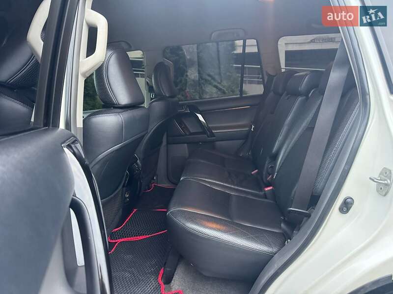 Позашляховик / Кросовер Toyota Land Cruiser Prado 2010 в Києві