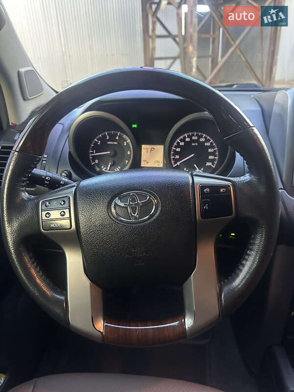 Внедорожник / Кроссовер Toyota Land Cruiser Prado 2010 в Львове