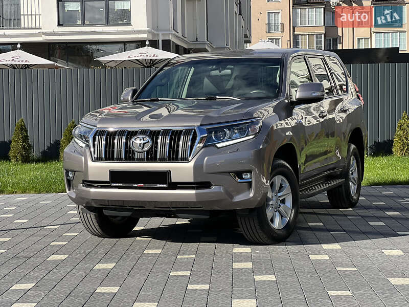 Внедорожник / Кроссовер Toyota Land Cruiser Prado 2018 в 