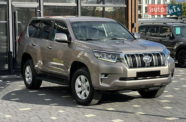 Внедорожник / Кроссовер Toyota Land Cruiser Prado 2018 в 