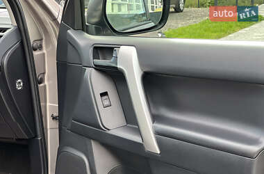 Внедорожник / Кроссовер Toyota Land Cruiser Prado 2018 в 