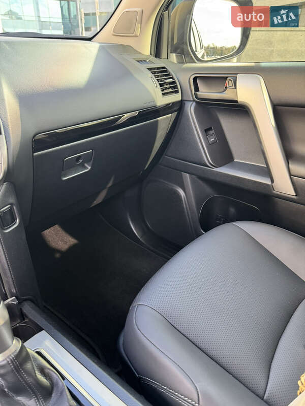 Внедорожник / Кроссовер Toyota Land Cruiser Prado 2023 в Харькове