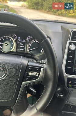 Внедорожник / Кроссовер Toyota Land Cruiser Prado 2019 в 