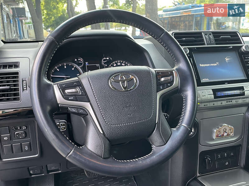 Позашляховик / Кросовер Toyota Land Cruiser Prado 2017 в Миколаєві