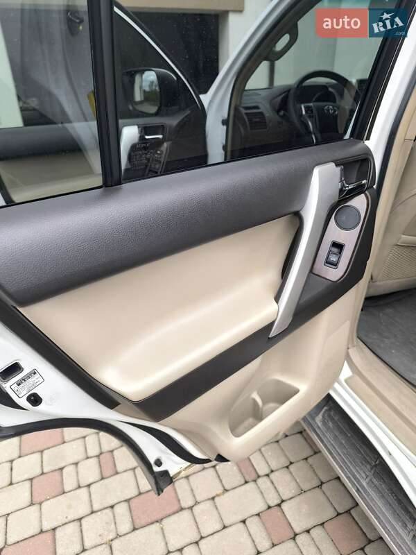 Внедорожник / Кроссовер Toyota Land Cruiser Prado 2010 в Киеве