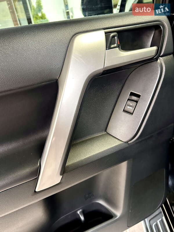 Позашляховик / Кросовер Toyota Land Cruiser Prado 2018 в Києві