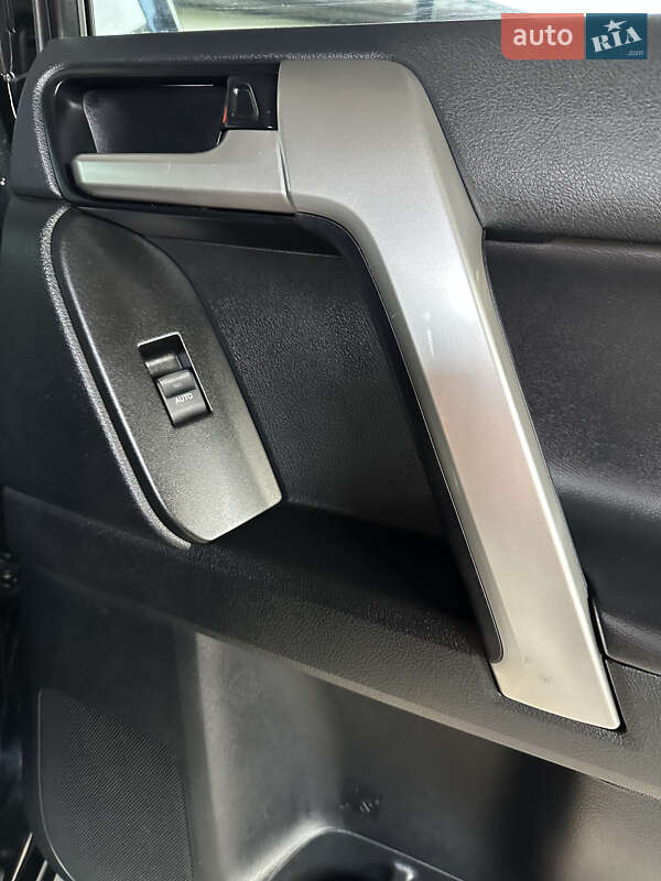 Позашляховик / Кросовер Toyota Land Cruiser Prado 2018 в Києві