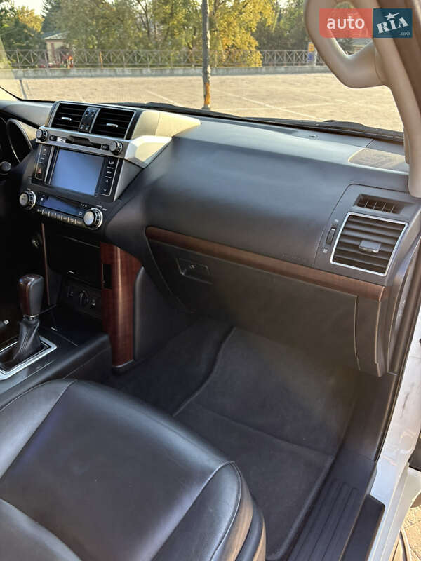 Позашляховик / Кросовер Toyota Land Cruiser Prado 2013 в Харкові