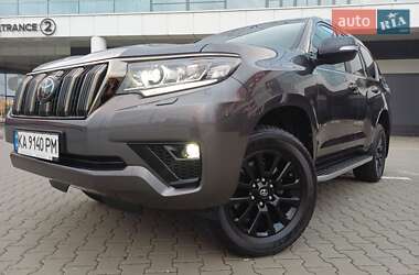 Внедорожник / Кроссовер Toyota Land Cruiser Prado 2022 в 