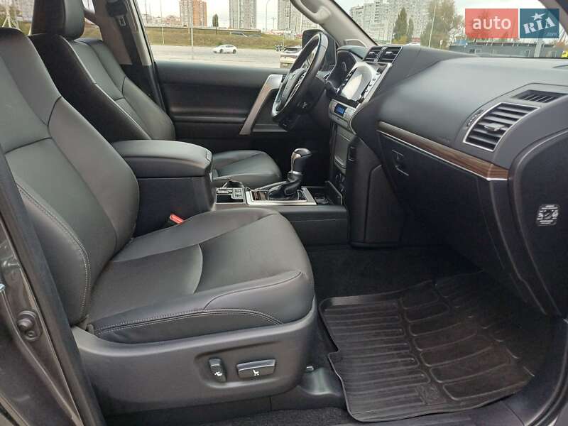 Позашляховик / Кросовер Toyota Land Cruiser Prado 2022 в Києві