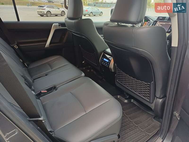 Позашляховик / Кросовер Toyota Land Cruiser Prado 2022 в Києві
