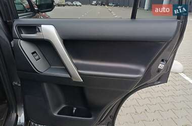 Внедорожник / Кроссовер Toyota Land Cruiser Prado 2022 в 