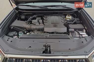 Внедорожник / Кроссовер Toyota Land Cruiser Prado 2022 в 