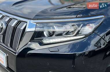 Внедорожник / Кроссовер Toyota Land Cruiser Prado 2020 в 