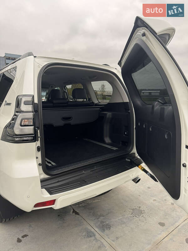 Позашляховик / Кросовер Toyota Land Cruiser Prado 2022 в Києві