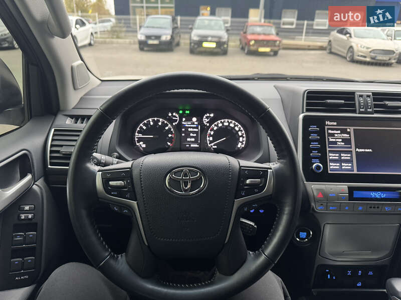 Позашляховик / Кросовер Toyota Land Cruiser Prado 2022 в Києві