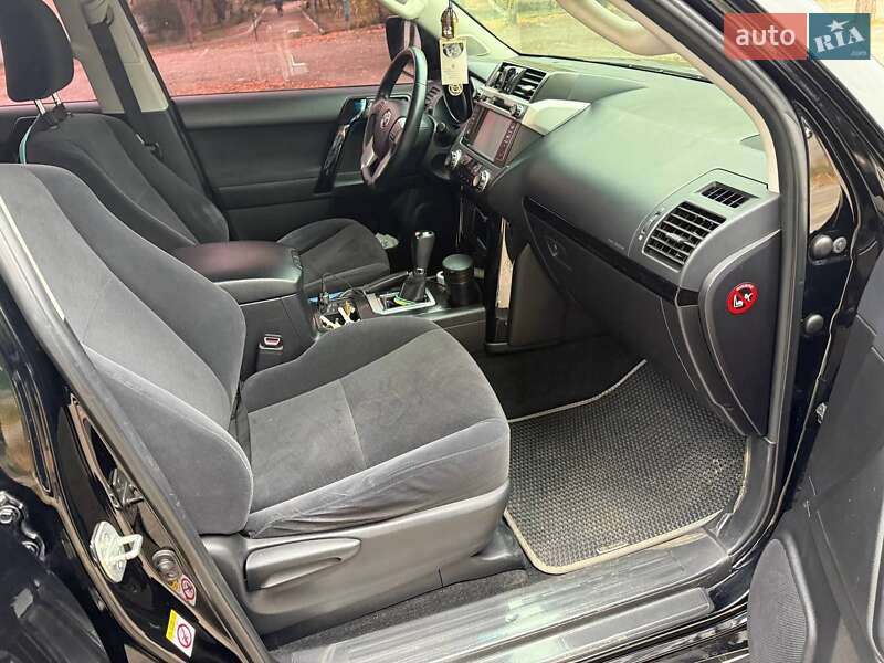 Позашляховик / Кросовер Toyota Land Cruiser Prado 2016 в Харкові фото 13 Позашляховик / Кросовер Toyota Land Cruiser Prado 2016 в Харкові